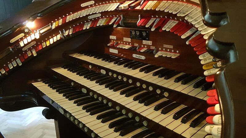 File:Wurlitzer260Console-RegentTheatre-Sydney-Australia.jpeg